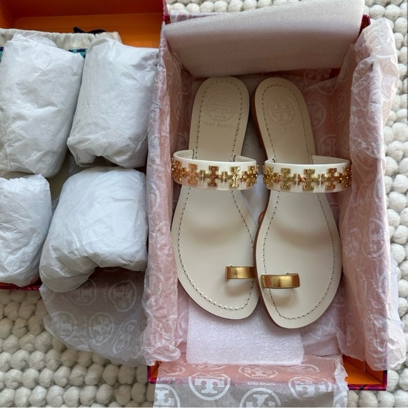 Tory Burch Val Patent Flat Sandal Ivory/Gold Size 7 - Picture 1 of 6